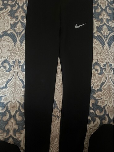 Nike Tayt