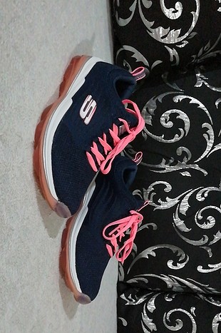 skechers