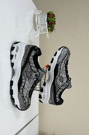 skechers