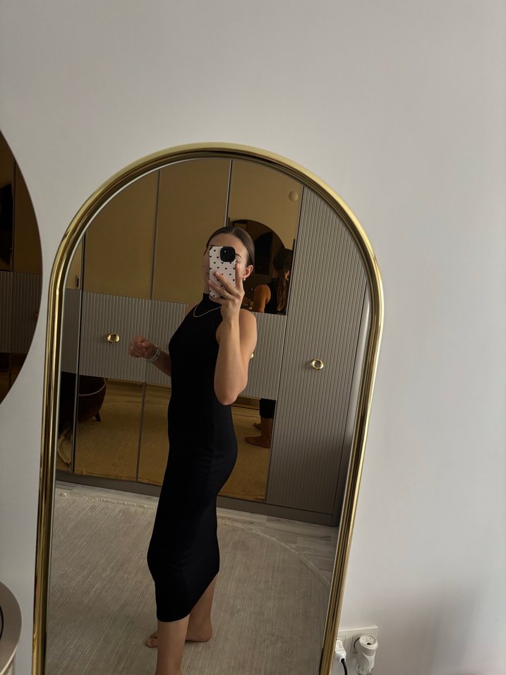 Siyah Yüksek Yakalı Midi İnce Elbise - Görsel 3