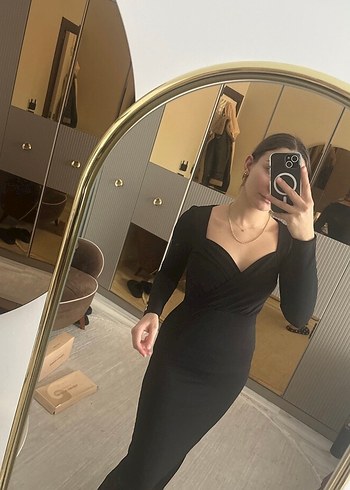 Siyah kalp yaka Uzun Kollu Midi Elbise