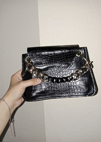 Zincir Detaylı Siyah Yılan Derisi Desenli Deri Çanta - Görsel 3