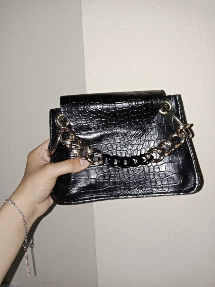 Zincir Detaylı Siyah Yılan Derisi Desenli Deri Çanta - Görsel 3