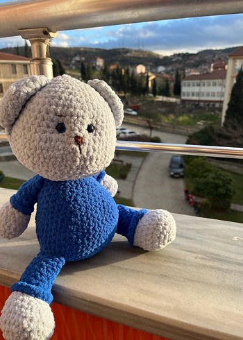 Gri ve Mavi El Örgüsü Peluş Ayıcık - Görsel 2