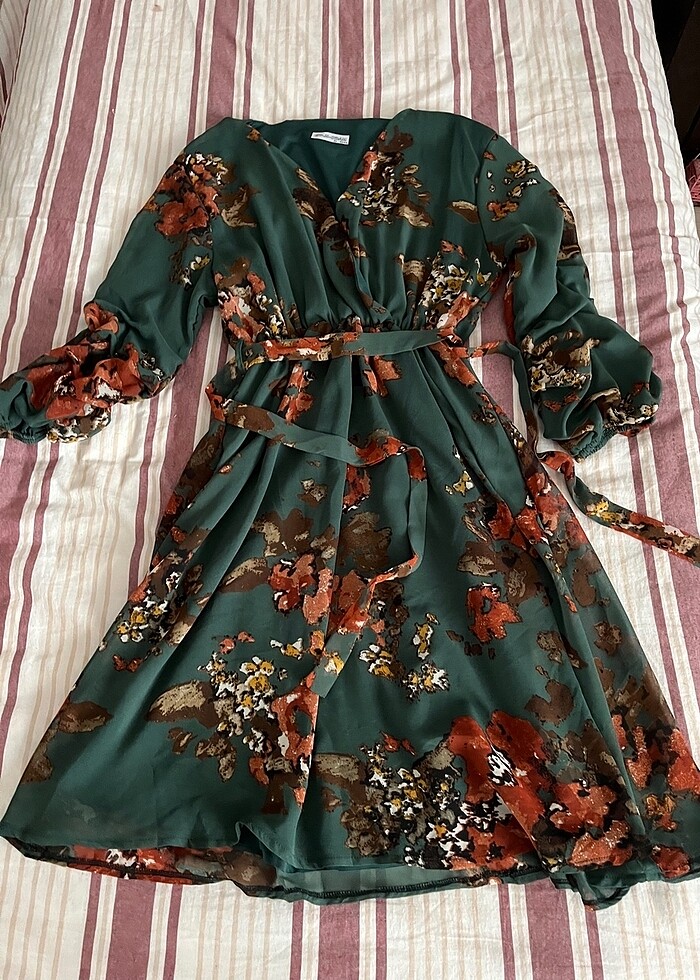 Yeşil elbise - Görsel 2