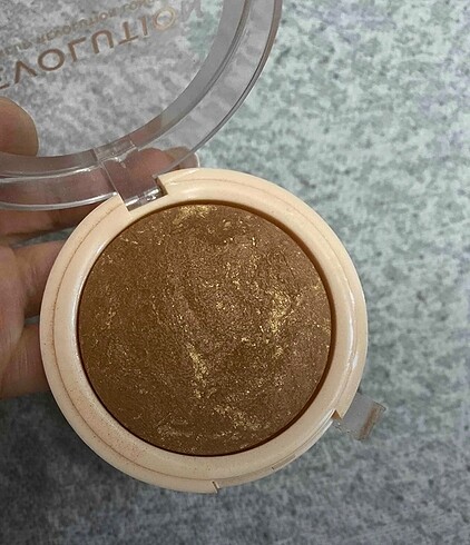 Revolotıon bronzer