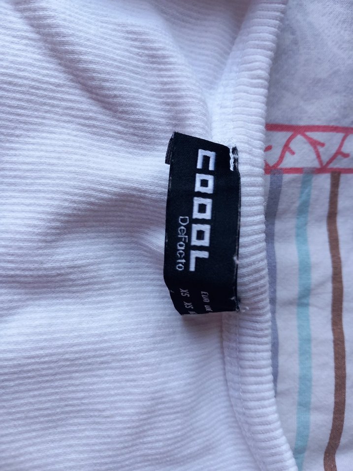 Düğmeli Beyaz Kısa Kollu Kadın Tişört - Görsel 3