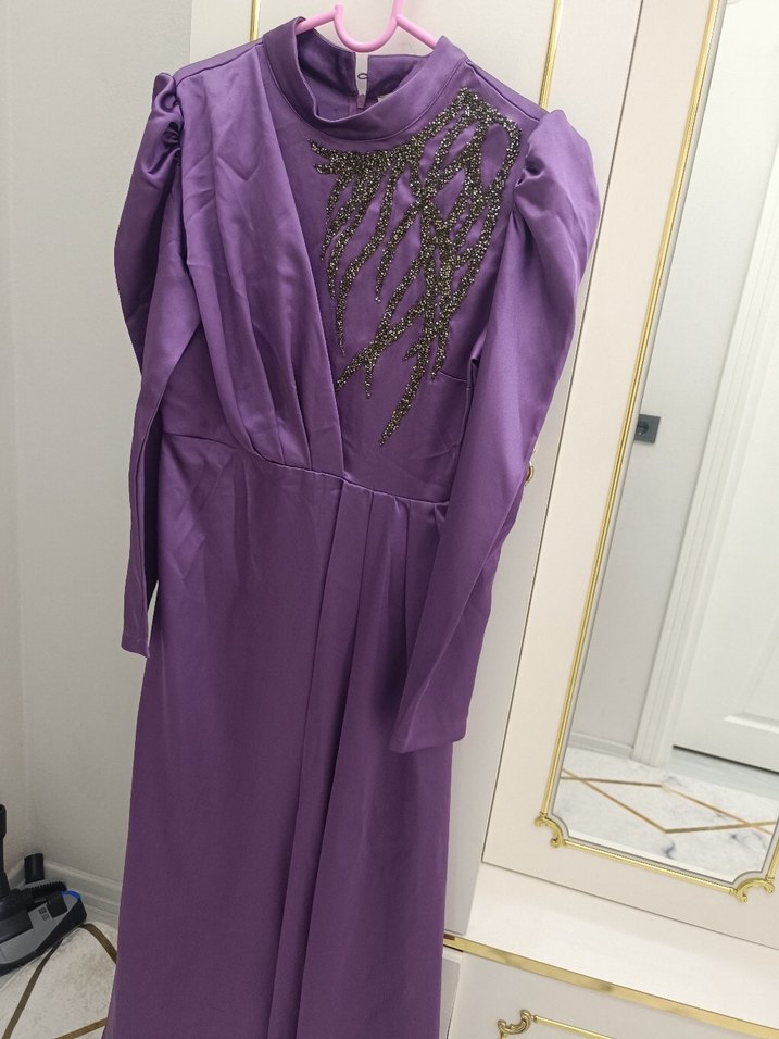 Mor Uzun Kollu Nakışlı Abiye Elbise - Görsel 3