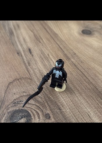 Siyah Venom Lego Figürü