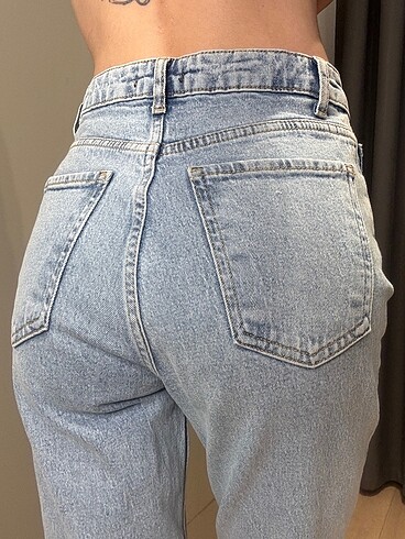 Yırtmaç bol paça açık mavi kot pantolon - Görsel 4