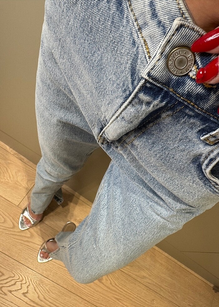 Yırtmaç bol paça açık mavi kot pantolon - Görsel 2