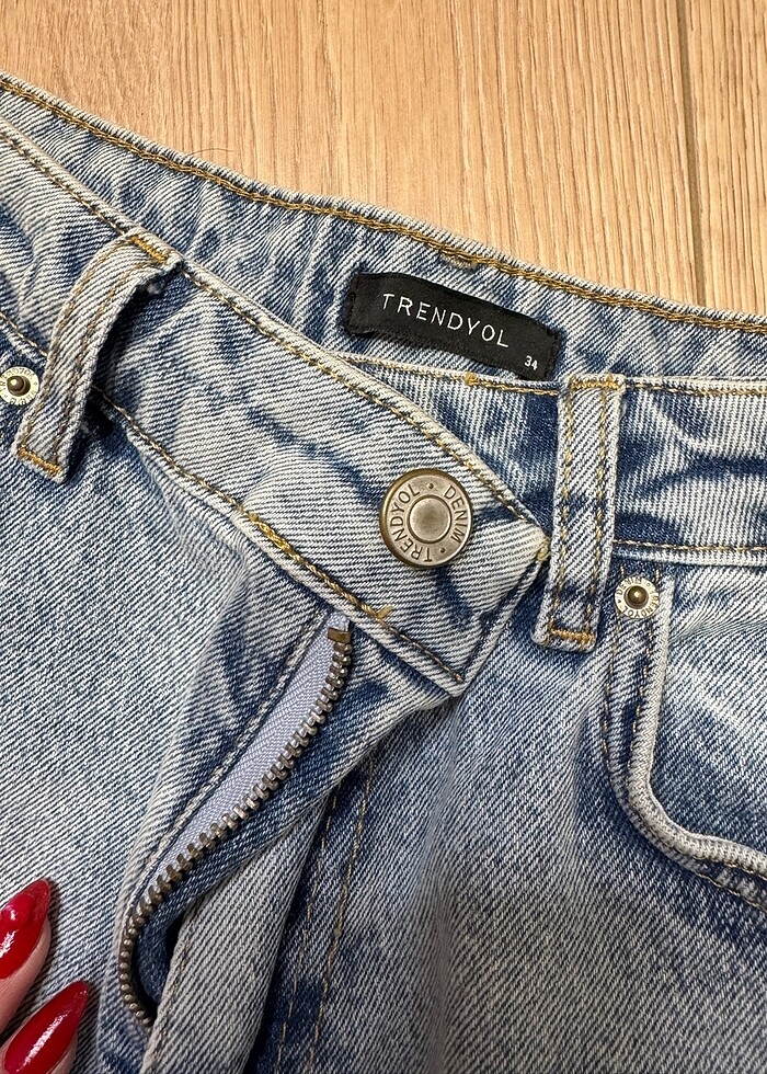 Yırtmaç bol paça açık mavi kot pantolon - Görsel 3