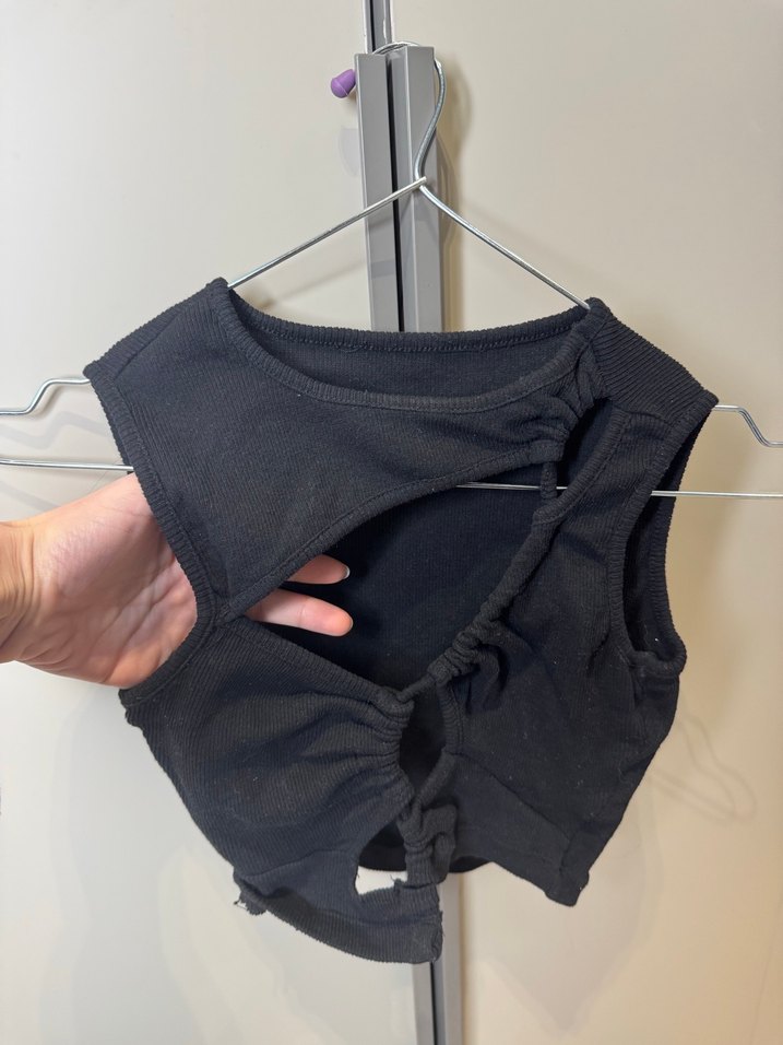 Siyah Asimetrik Yaka Crop Top - Görsel 2