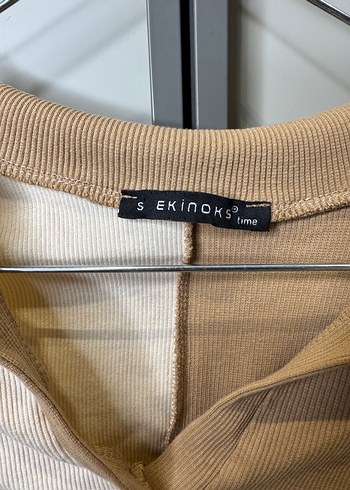 Polo yaka crop top sırt dekolteli - Görsel 3