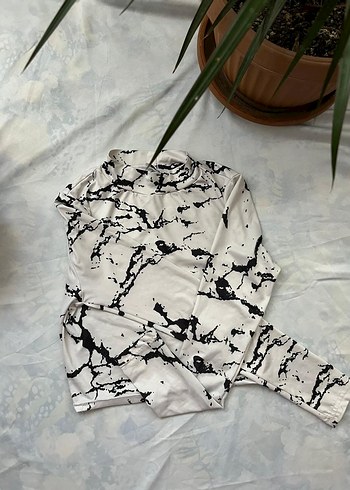 Siyah Beyaz Batik Desenli Uzun Kollu Bluz - Görsel 2