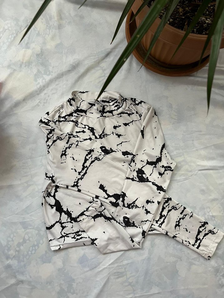 Siyah Beyaz Batik Desenli Uzun Kollu Bluz - Görsel 2