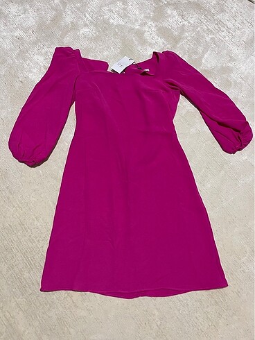 Pembe elbise