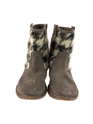 39 Beden Clarks Bot %70 İndirimli.