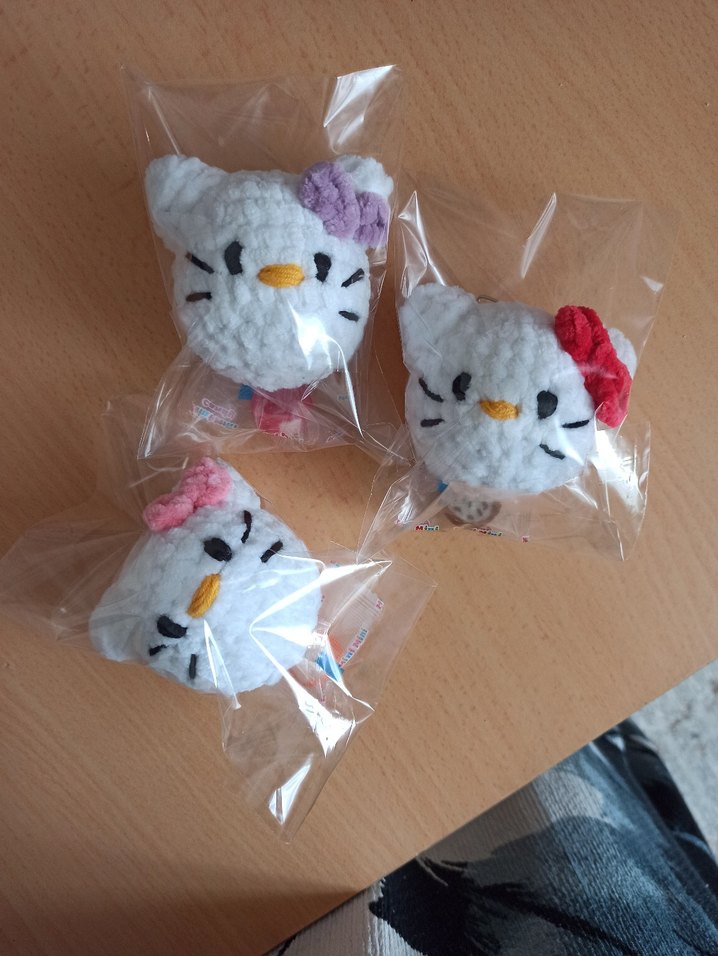 Renkli hello kitty anahtarlık - Görsel 3