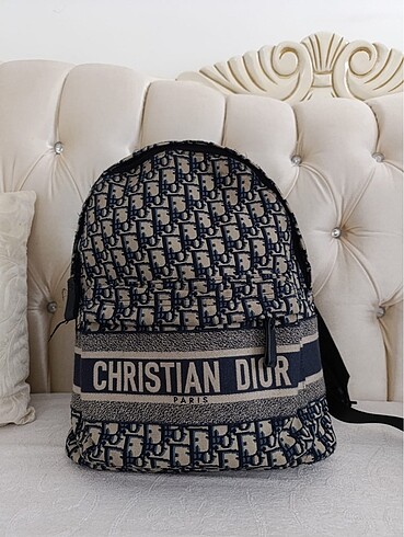 CHRISTIAN DİOR SIRT ÇANTASI