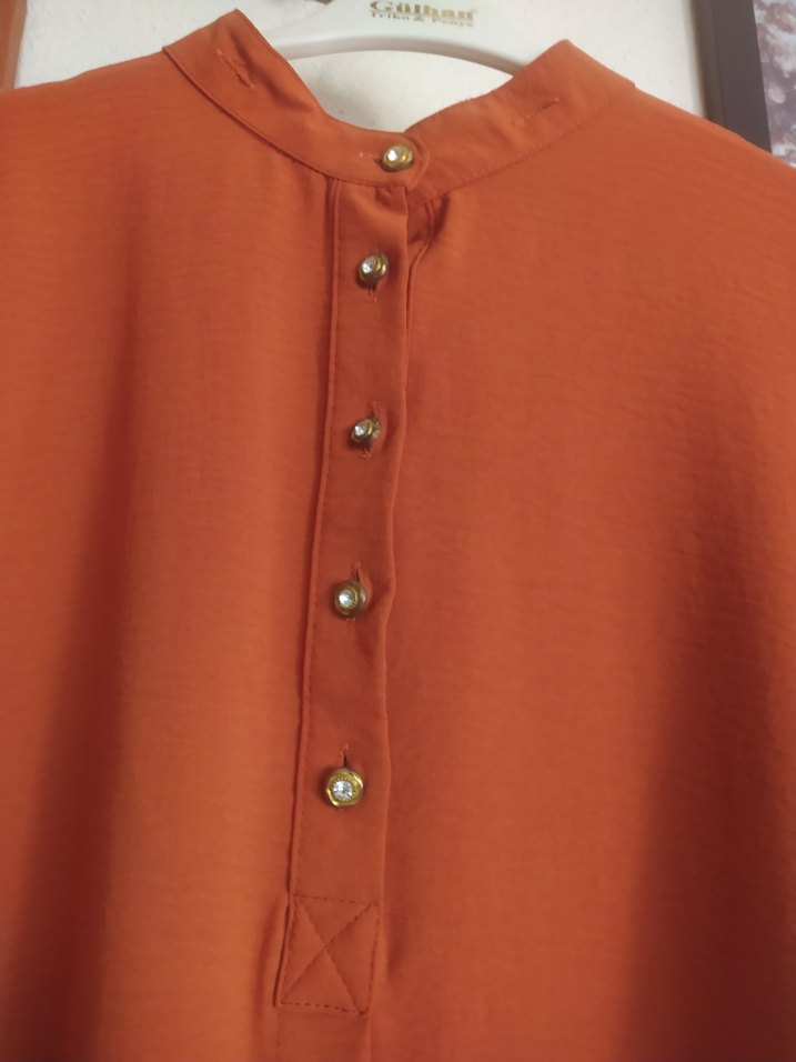 Uzun Kollu Düğmeli Kahverengi Tunik - Görsel 2