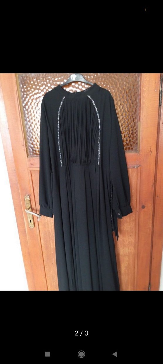 Uzun Kollu Siyah Nakışlı Tesettür Elbise - Görsel 2