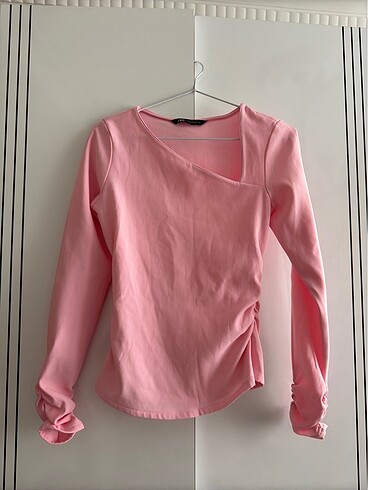 Zara Asimetrik Yaka Büzgülü Pembe Bluz