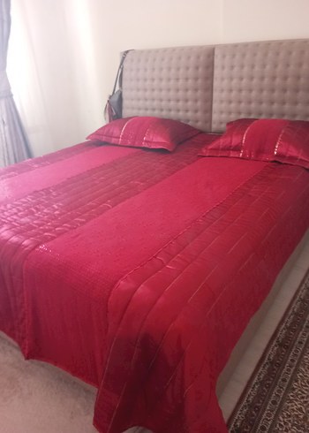 Beden bordo Renk Bordo İşlemeli Yatak Örtüsü