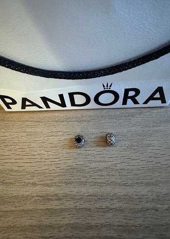 Beden Pandora Studded Clip Charm