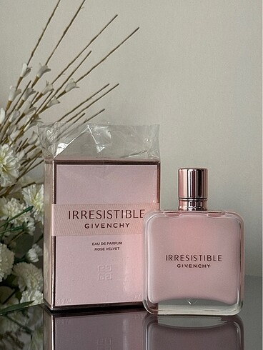 Beden Renk Givenchy irresistible rose velvet