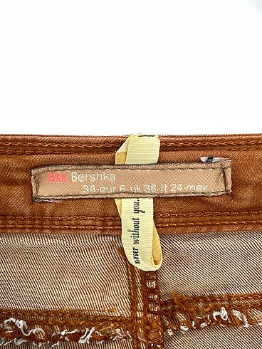 34 Beden çeşitli Renk Bershka Düz Kesim %70 İndirimli.