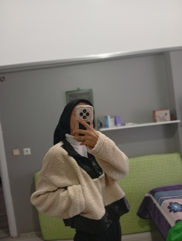 Cep Detaylı Bej Peluş Kadın Ceket - Görsel 3