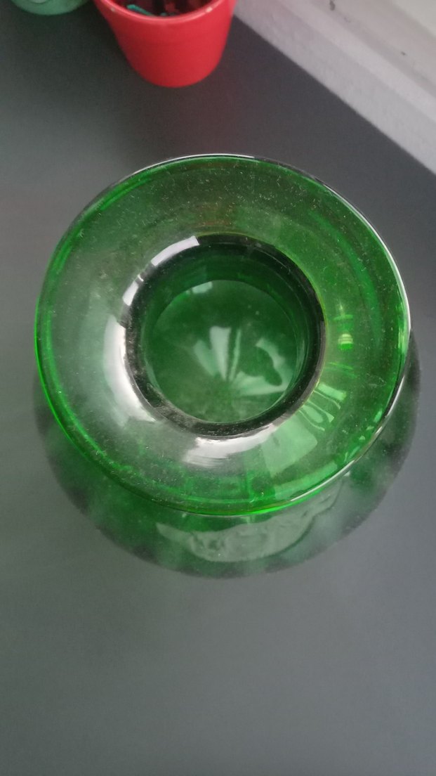 Parlak Yeşil Cam Vazo - Görsel 3