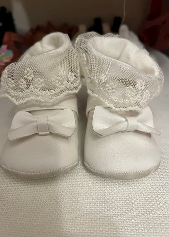 Beyaz Dantel Detaylı Kız Bebek İlk Adım Ayakkabısı - Görsel 2