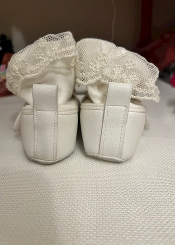 Beyaz Dantel Detaylı Kız Bebek İlk Adım Ayakkabısı - Görsel 3