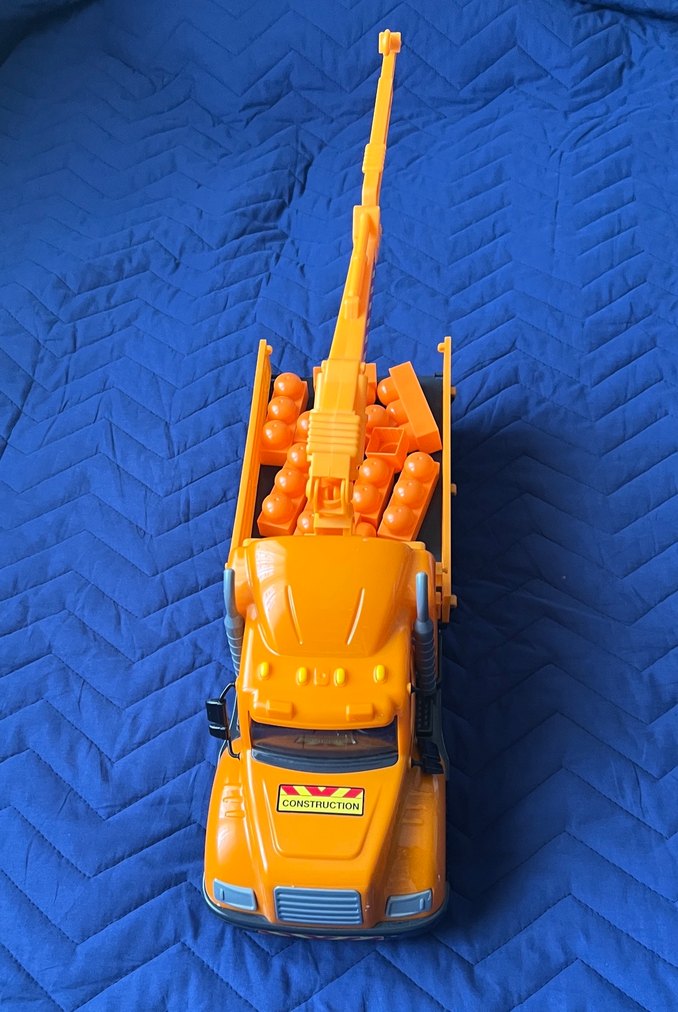 Turuncu Renkli Oyuncak Vinç Kamyonu - Görsel 3