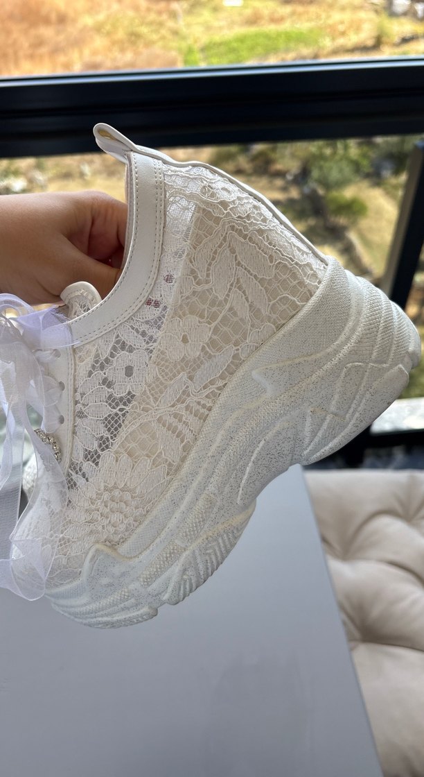 Dantel İşlemeli Beyaz Dolgu Topuklu Kadın Spor Ayakkabı - Görsel 3