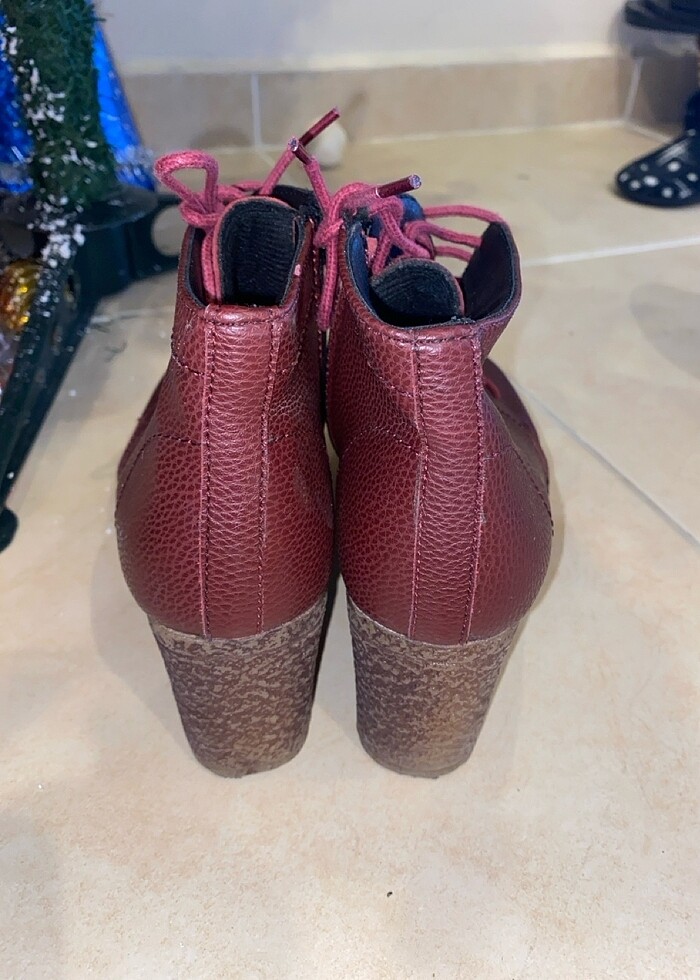 Bordo sezon rengi yeni bot - Görsel 3