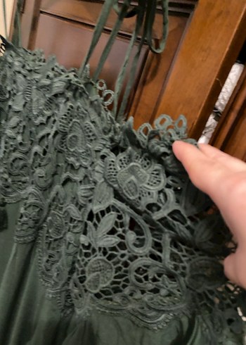 Dantelli Koyu Yeşil Elbise - Görsel 4