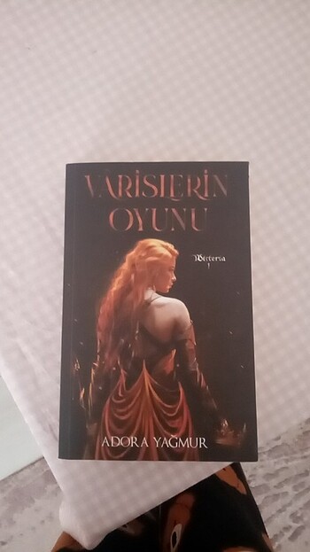 Varislerin oyunu ciltsiz kitap
