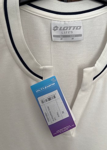 Beyaz V Yakalı Kadın Atlet - Görsel 3