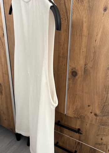 Beyaz V Yakalı Kadın Atlet - Görsel 7