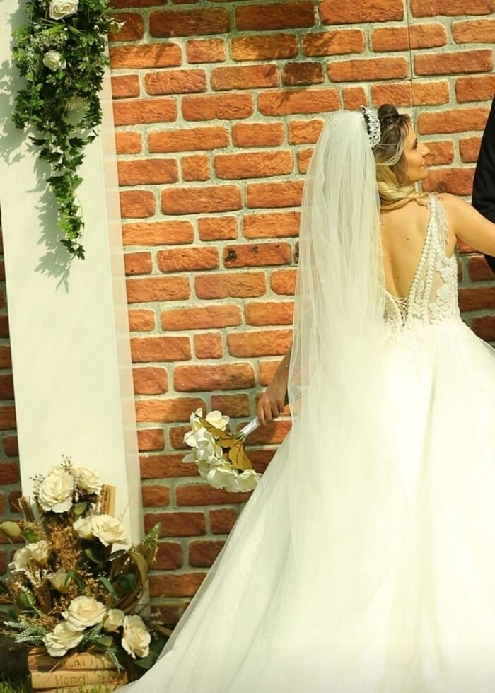 A kesim transparan taşlı gelinlik - Görsel 2