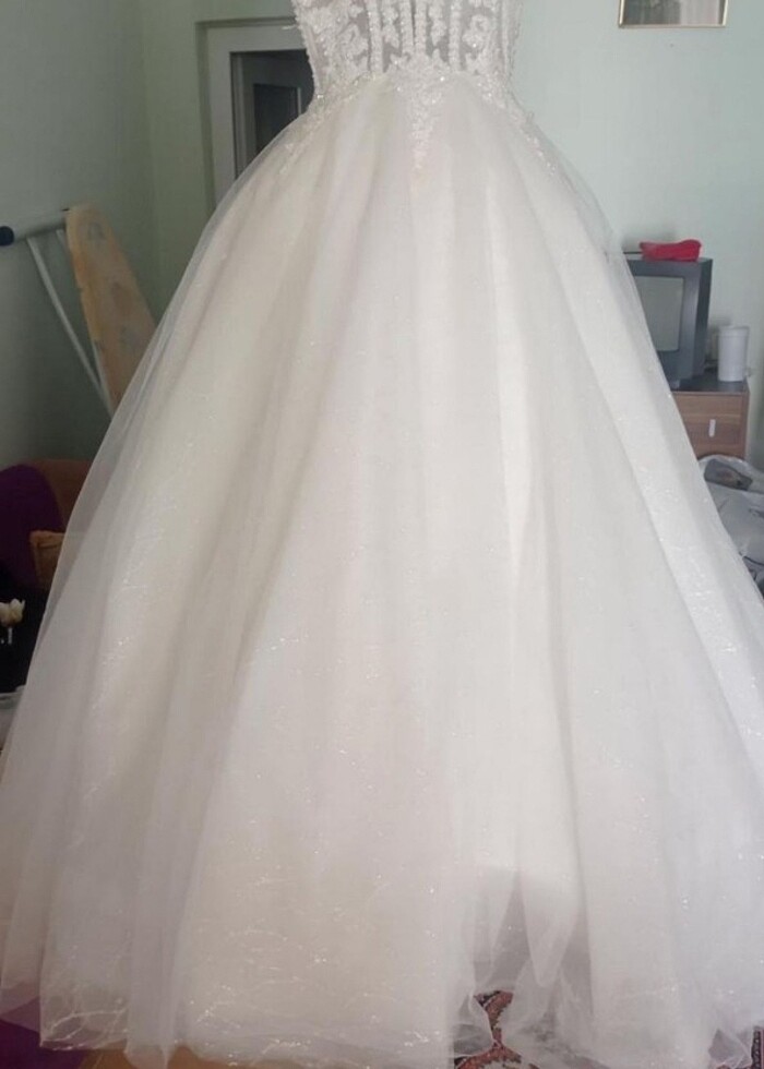 A kesim transparan taşlı gelinlik - Görsel 4