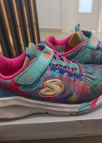 Skechers Kız Çocuk Renkli Bağcıklı Spor Ayakkabı
