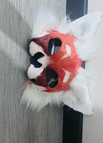 Diğer kızıl panda therian maskesi
