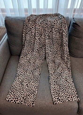 Leopar Desenli Dökümlü Yazlık Pantolon
