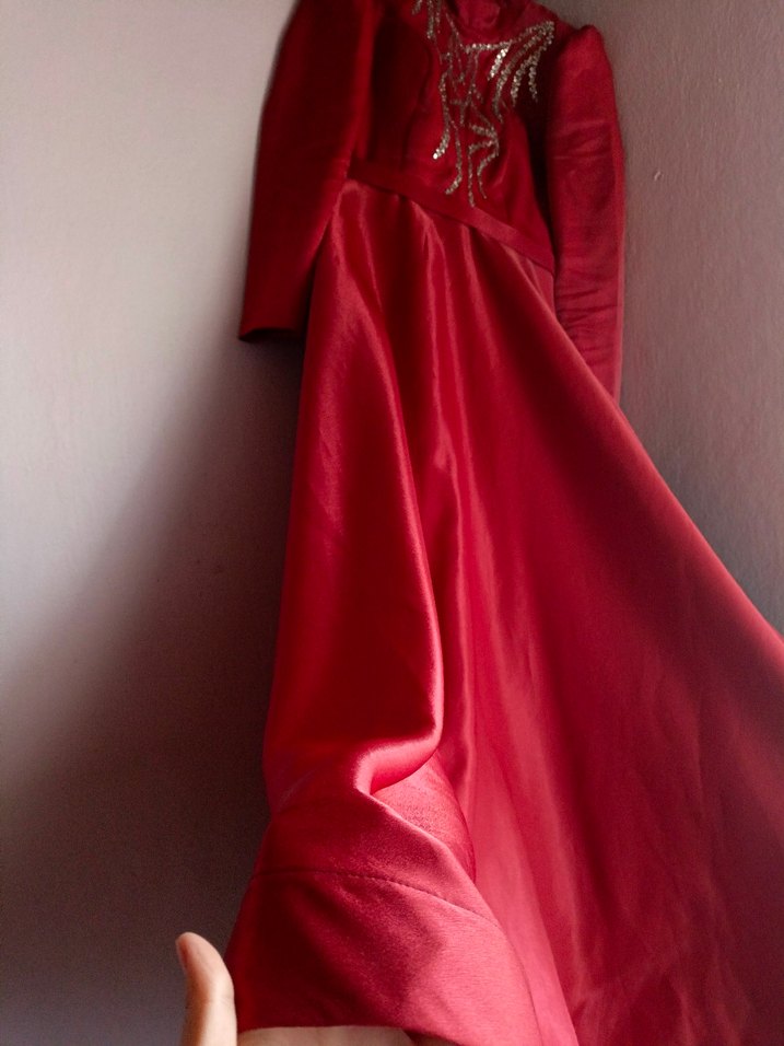 Uzun Kollu Kırmızı İşlemeli Abiye Elbise - Görsel 2