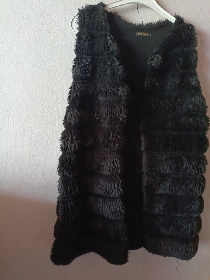 Siyah Kürklü Kadın Yelek - Görsel 2