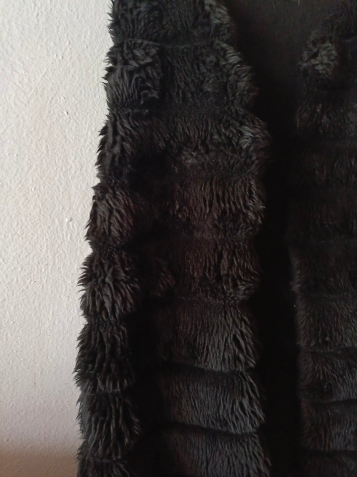 Siyah Kürklü Kadın Yelek - Görsel 3